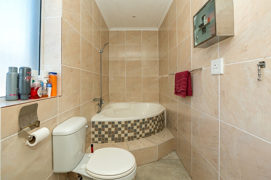 4 Bedroom Property for Sale in Grassy Park Western Cape